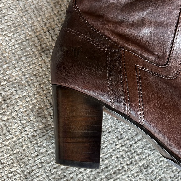 Like NEW Frye Carson Mid Heel Tab Boots - Picture 7 of 12